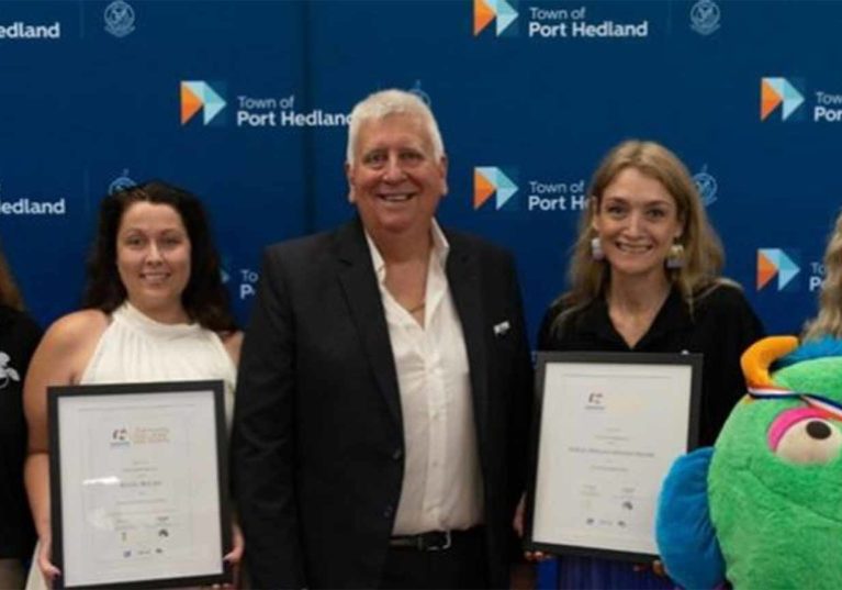 Citizen-of-the-Year-Rachel-Mullins-and-Founder-and-Artistic-Director-of-HATch,-Elise-Batchelor,-hold-their-certificates-alongside-Mayor-Peter-Carter